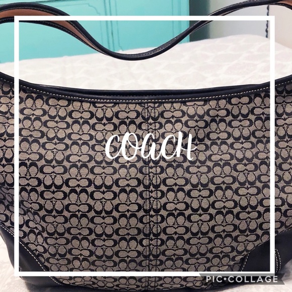 DON’T MISS THIS⭐️Coach Signature Hobo⭐️ - Picture 2 of 8